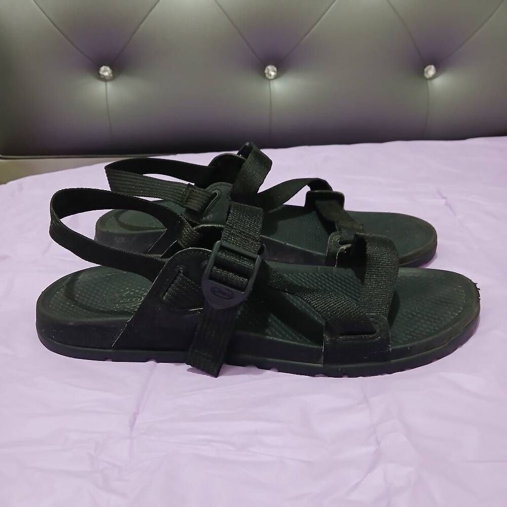 Chaco womens size 9 lowdown loop Strappy black sandals